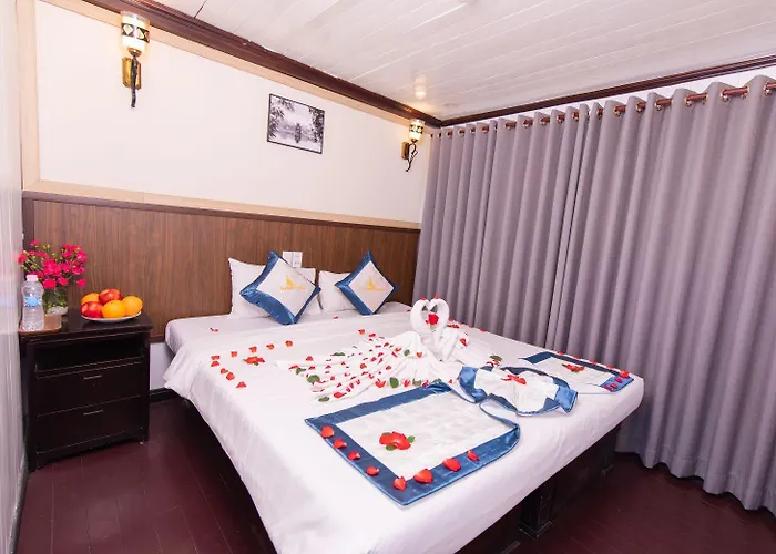 Sunlight Legend Cruise 3* Ha Long